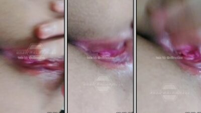 Cimolla Mainin Memeknya Sambil Santai di Kasur